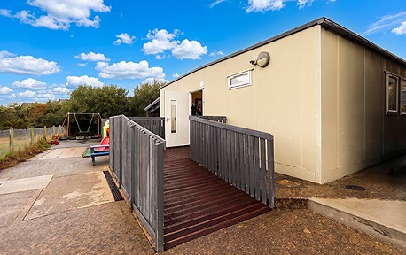 Caban y Cylch gyda ramp mynediad hygyrch